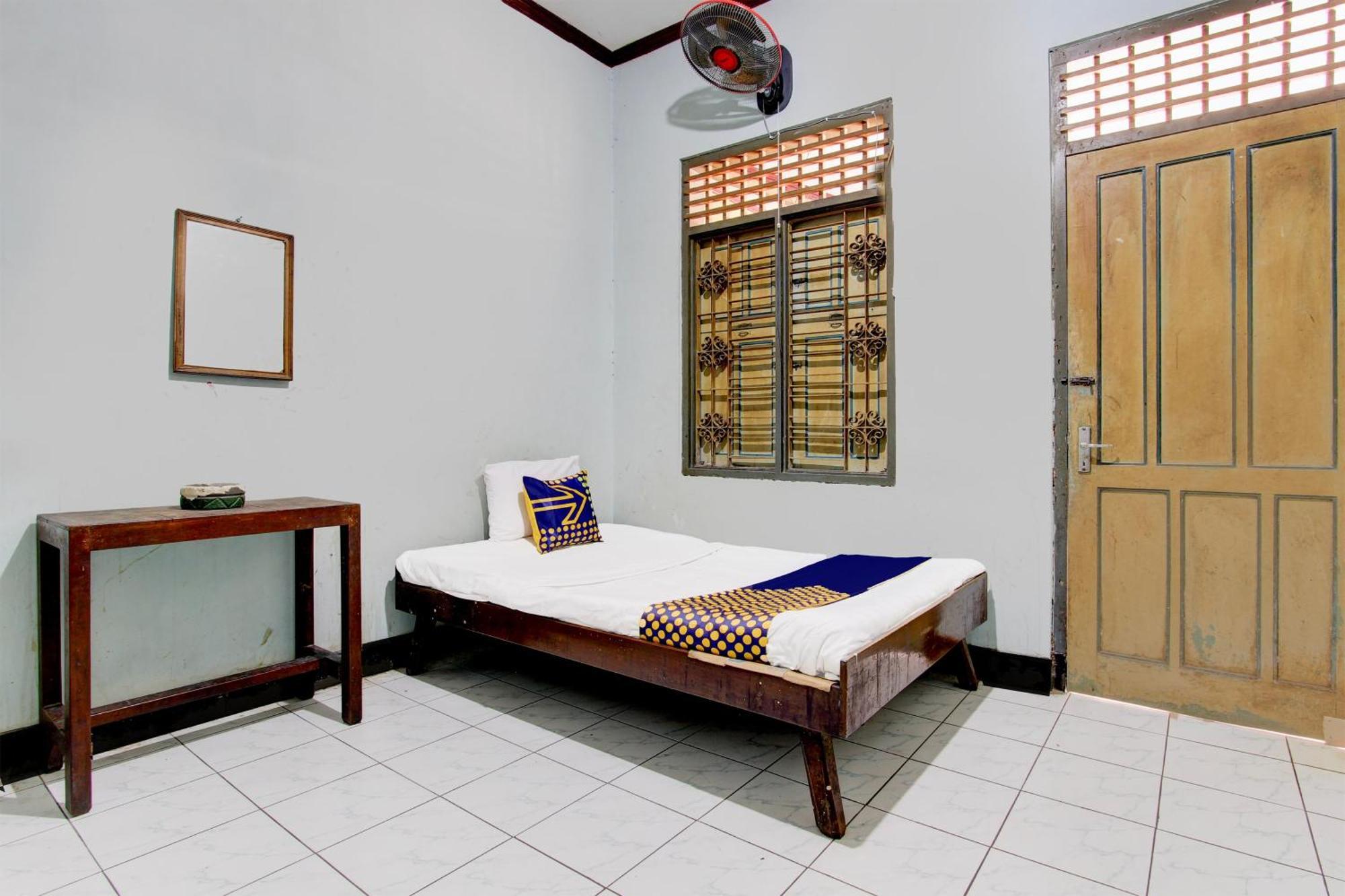 Spot On 94085 Hotel Agung Пурвокерто Екстериор снимка