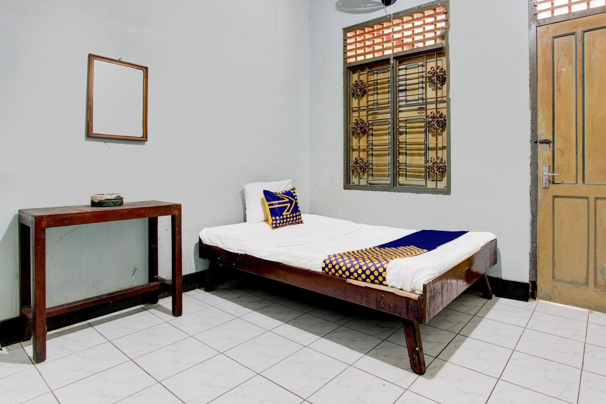 Spot On 94085 Hotel Agung Пурвокерто Екстериор снимка