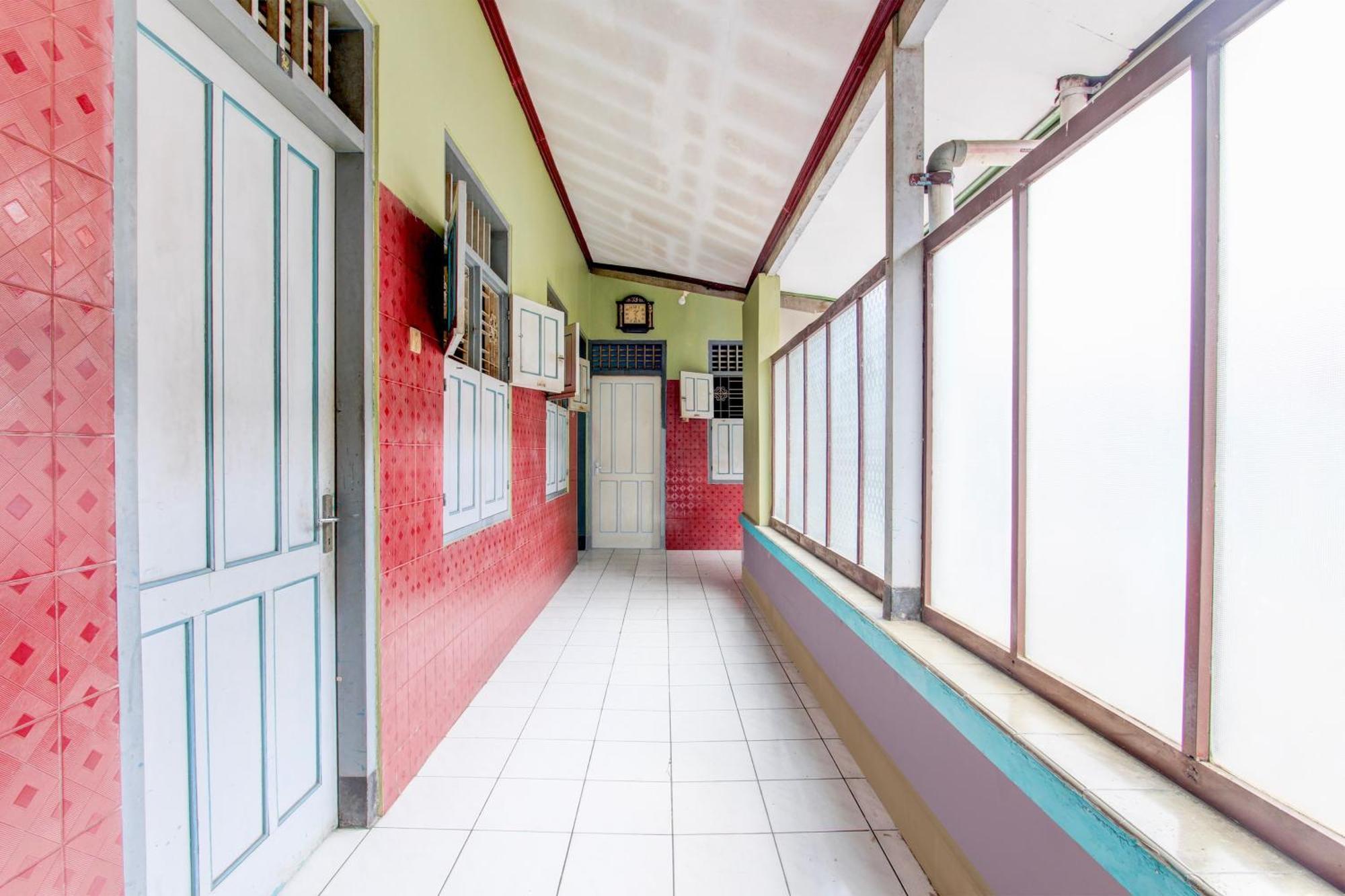 Spot On 94085 Hotel Agung Пурвокерто Екстериор снимка