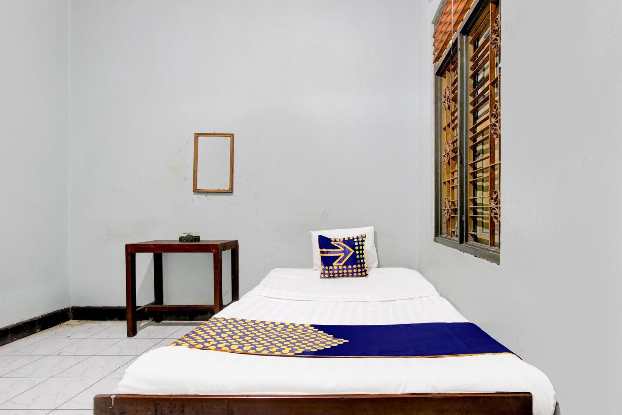 Spot On 94085 Hotel Agung Пурвокерто Екстериор снимка